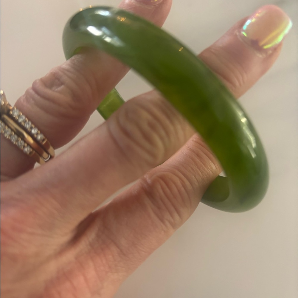 Chic Green Jade colored Bracelet